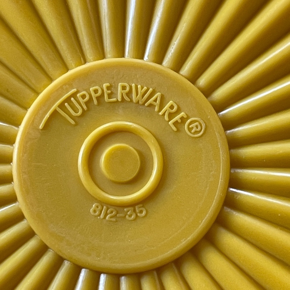 Vintage 1970 Tupperware YELLOW Servalier Container - Picture 8 of 8